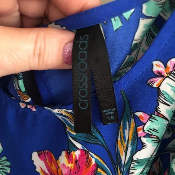 (💰$3 for $15) Size 18 Crossroads Cold shoulder top, blue with red floral print - Picture 9 of 9